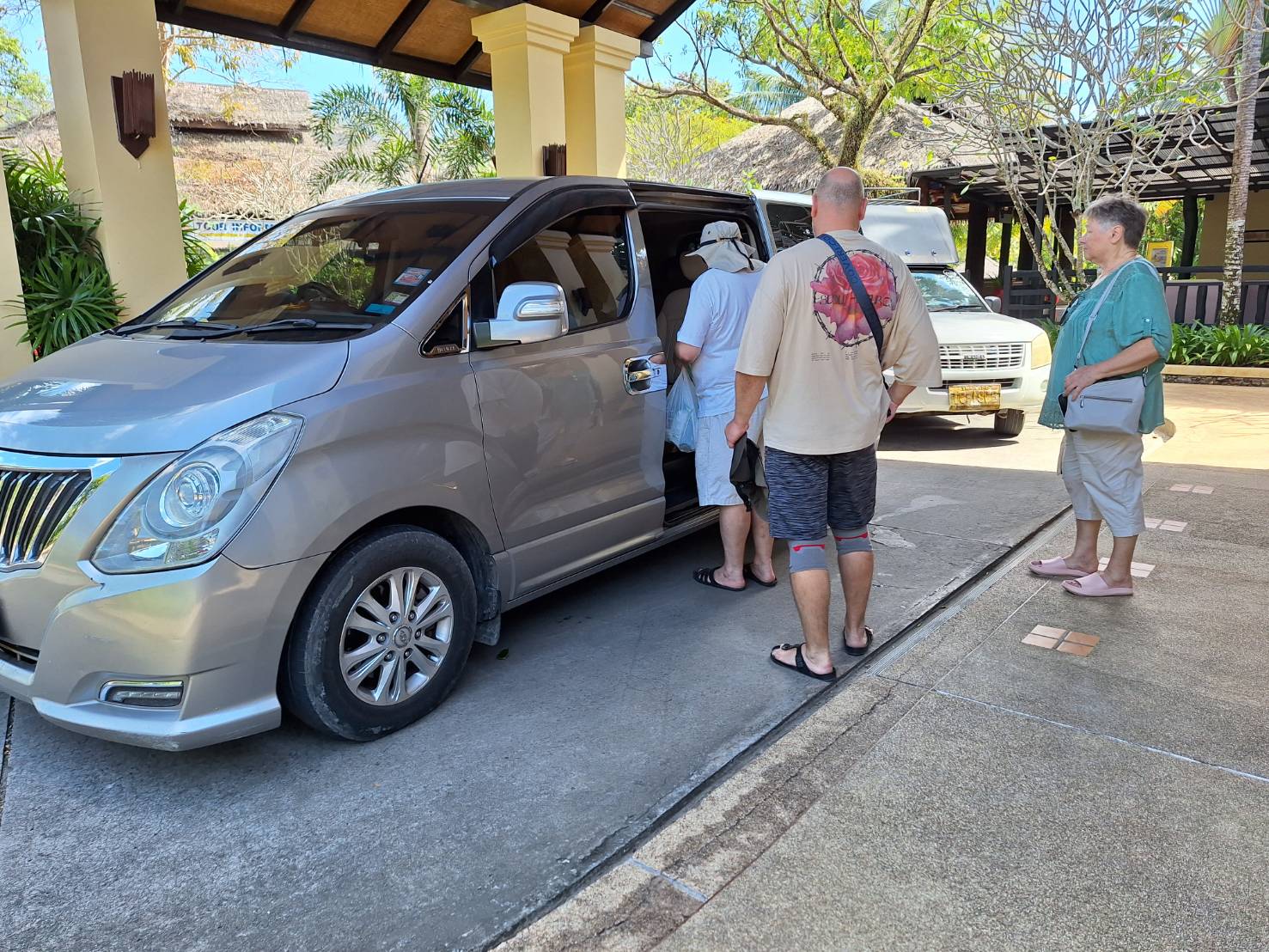 31 - https://boytaxithailand.com | W​elcome to Boy Taxi Thailand. Van rental with Driver service. we are van vip rental transfer on tour in Bangkok ​service.